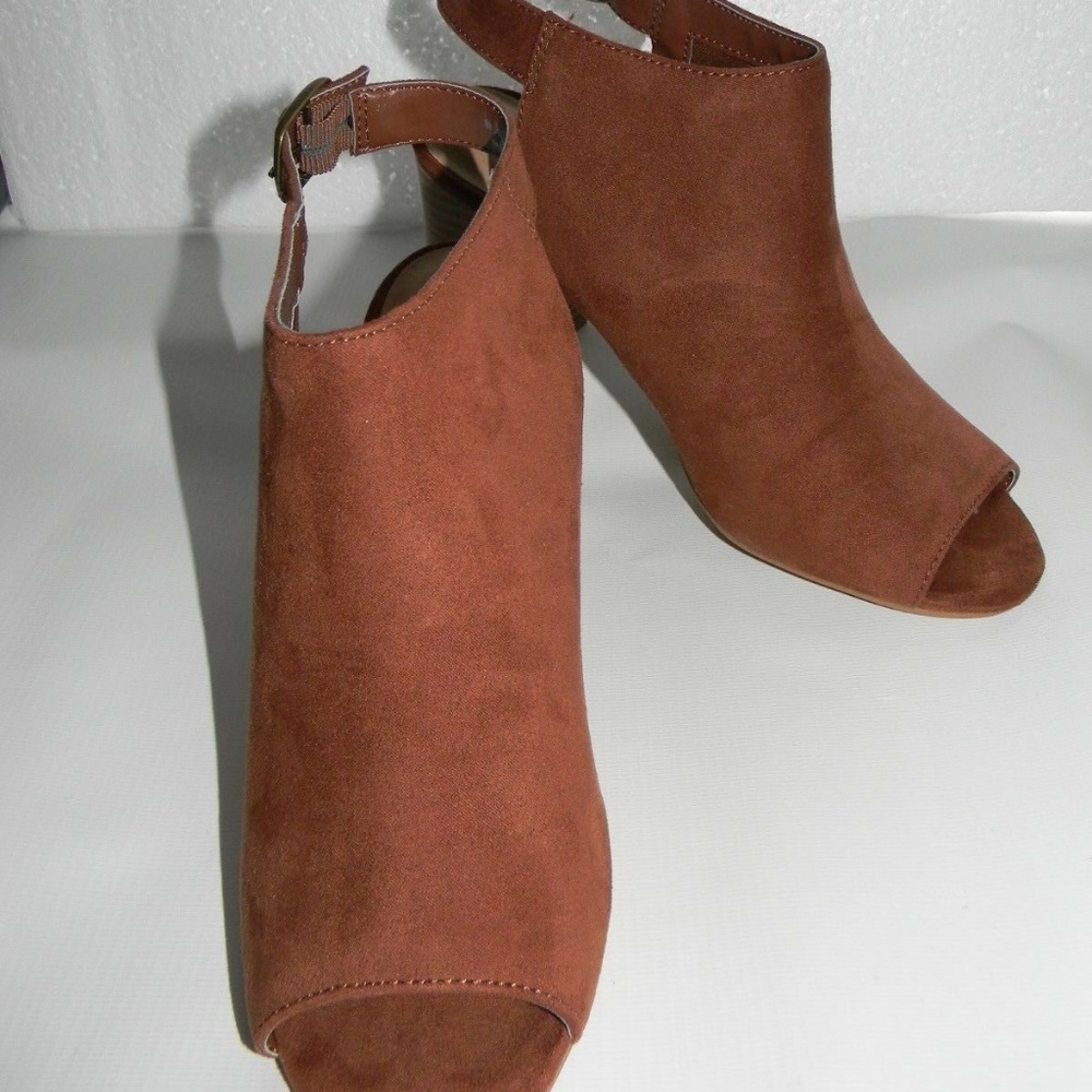 Chinese Laundry Suede Brown Bootie Heel Size 7.5